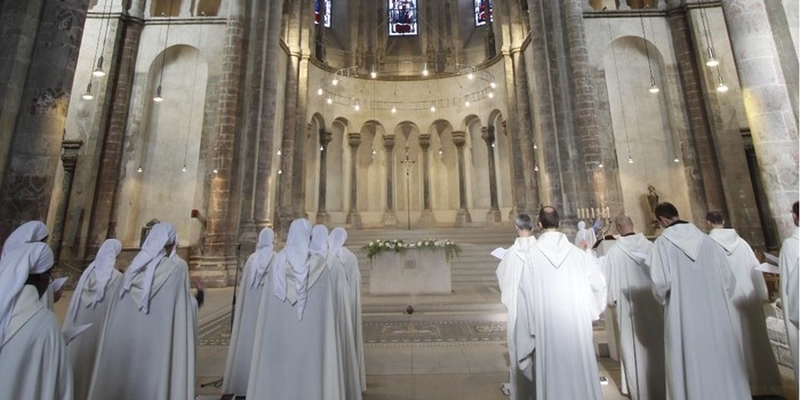 nuns-priests-gebetszeiten-in-gross-sankt-martin