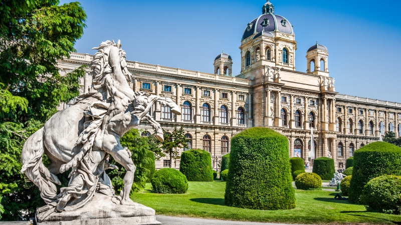architecture_austria_museum_of_art_history_palace_park_sculpture_vienna